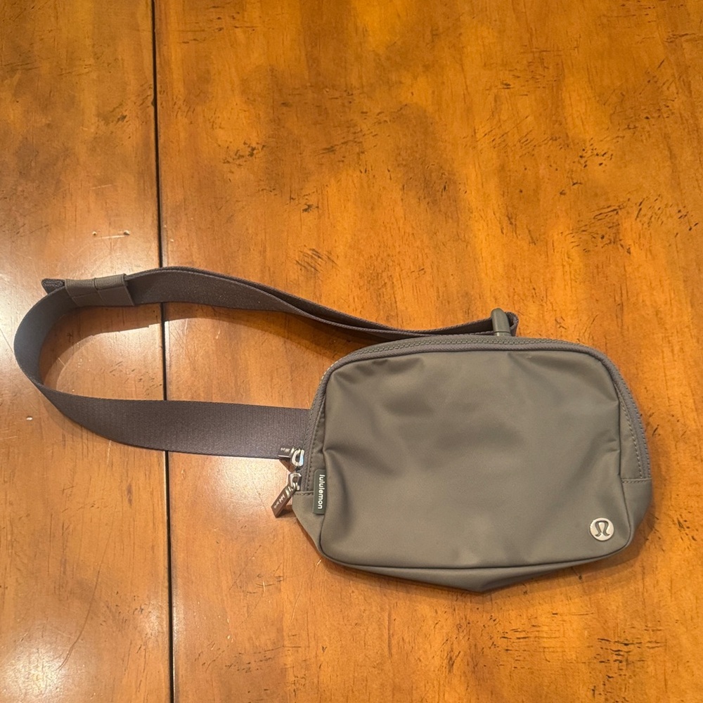 NWOT Lululemon Everywhere Belt Bag Large - Grey Sage